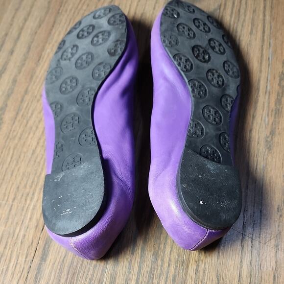 Tory Burch Violet Flats with Gold Emblem - Picture 4 of 9